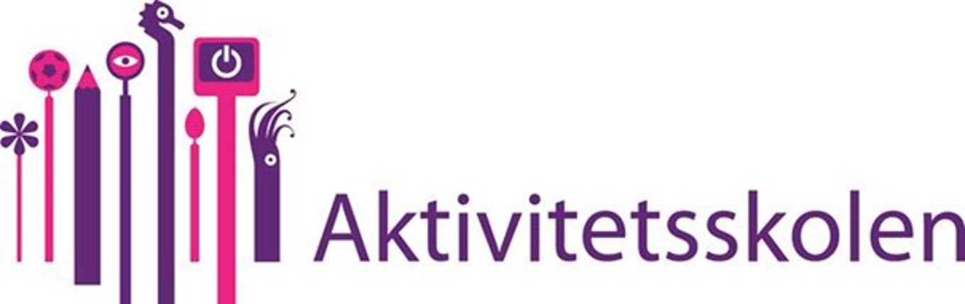 en gruppe blyanter i forskjellige farger