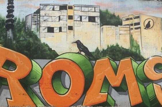 En graffiti på en vegg
